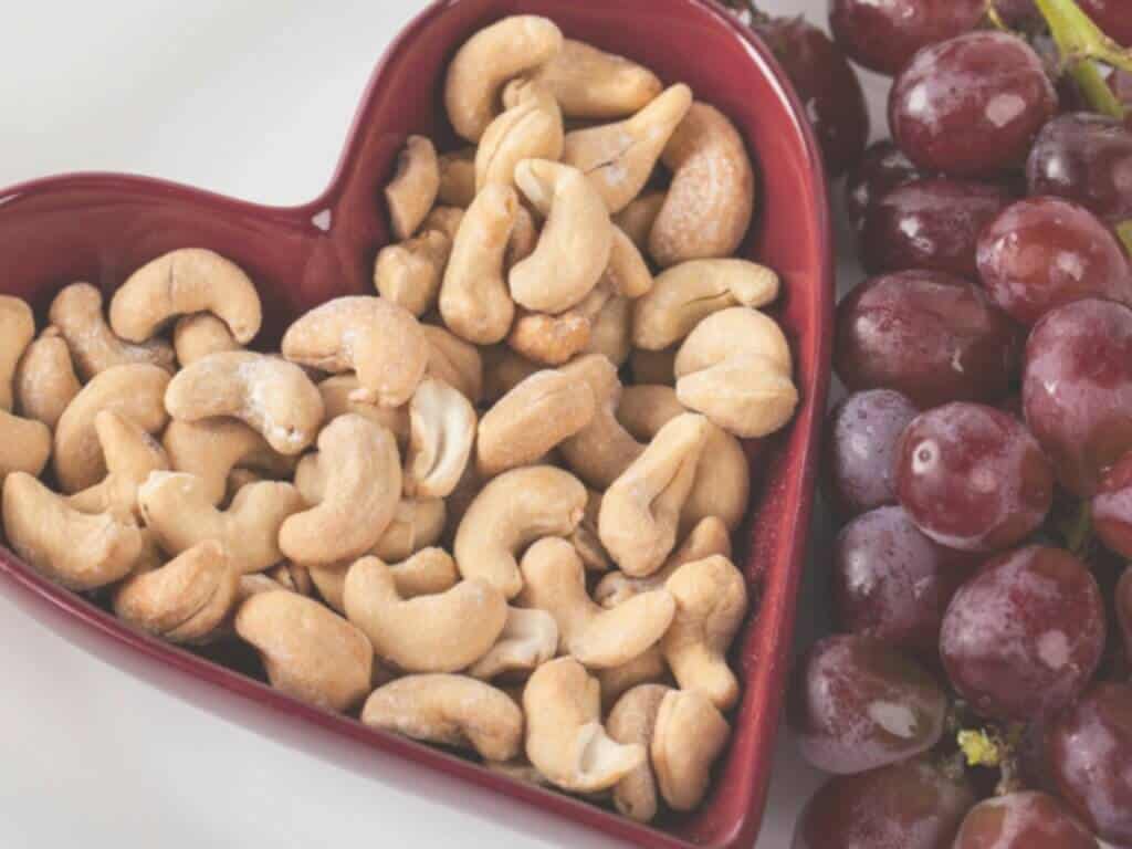 Gluten Free Snack Ideas Grapes with Cashews on the Side